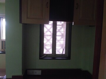 Room in 4 BHK Apartment at Eugene Apartment, Borivali West – for Sale