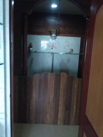 Furnished Amenities in 4 BHK Apartment at Eugene Apartment, Borivali West – for Sale
