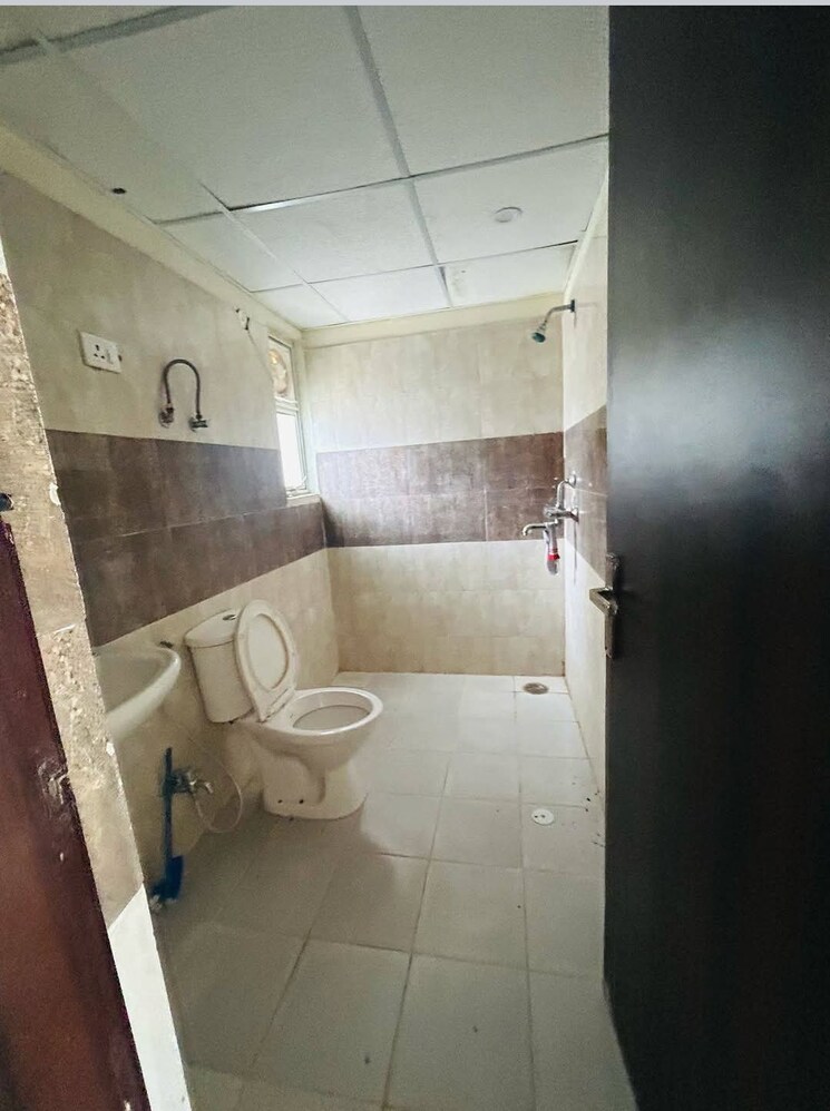 Bathroom, panchsheel-greens-ii 3 Bedroom 980 Sq.Ft. Apartment In Sector 16 Greater Noida Greater Noida 8974481