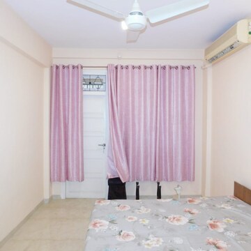 Bedroom in 2 BHK Apartment at Juhu – for Rent