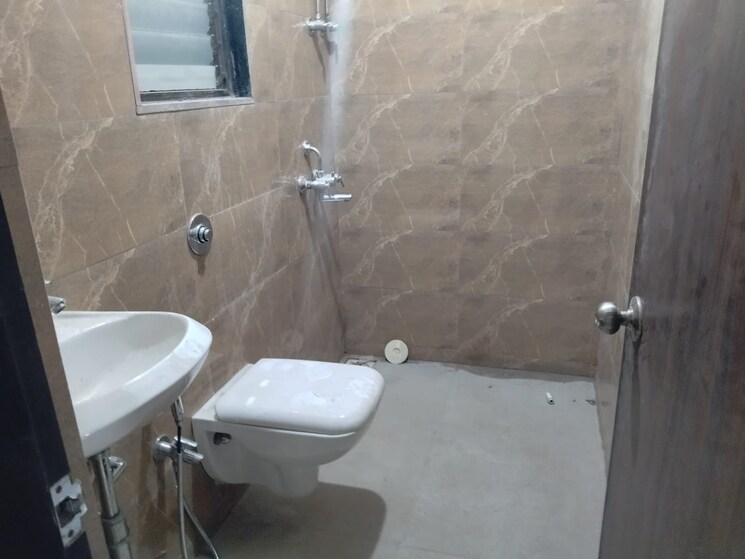 Bathroom, pushkaraj-sadan 1.5 Bedroom 450 Sq.Ft. Apartment In Wadala West Mumbai 8974553