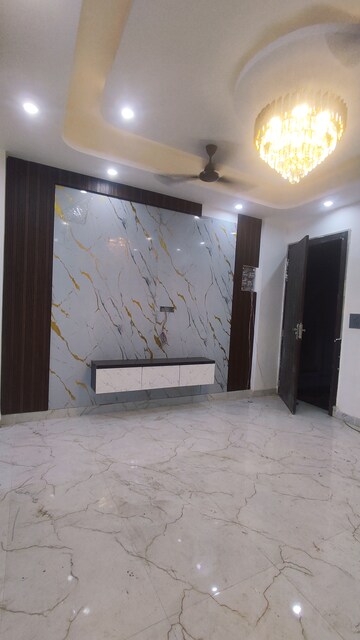 Living Room in 3 BHK Apartment at Sector 73 – for Sale