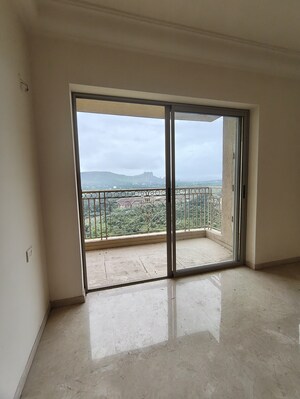 Room in 2 BHK Apartment at Hiranandani Fortune City, New Panvel – for Sale