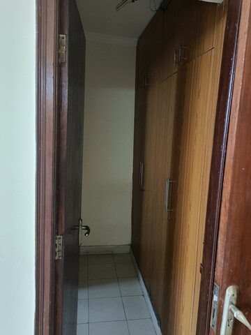Building Lobby in 3 BHK Apartment at Parsvnath Green Ville, Sector 48 – for Rent