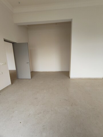 Room in 3.5 BHK Apartment at Hiranandani Fortune City, New Panvel – for Sale