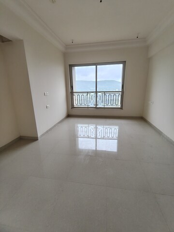 Room in 3.5 BHK Apartment at Hiranandani Fortune City, New Panvel – for Sale
