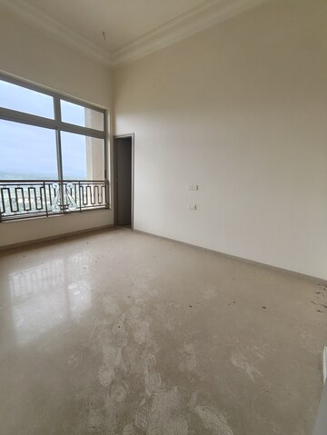 Room in 3.5 BHK Apartment at Hiranandani Fortune City, New Panvel – for Sale