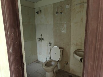 Bathroom in 4 BHK Penthouse at Amrapali Silicon City, Sector 76 – for Sale