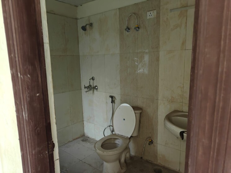 Bathroom, amrapali-silicon-city 4 Bedroom 3185 Sq.Ft. Penthouse In Sector 76 Noida 8974704