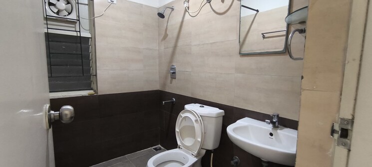 Bathroom, nitesh-hyde-park 2 Bedroom 978 Sq.Ft. Apartment In Bannerghatta Road Bangalore 8974710