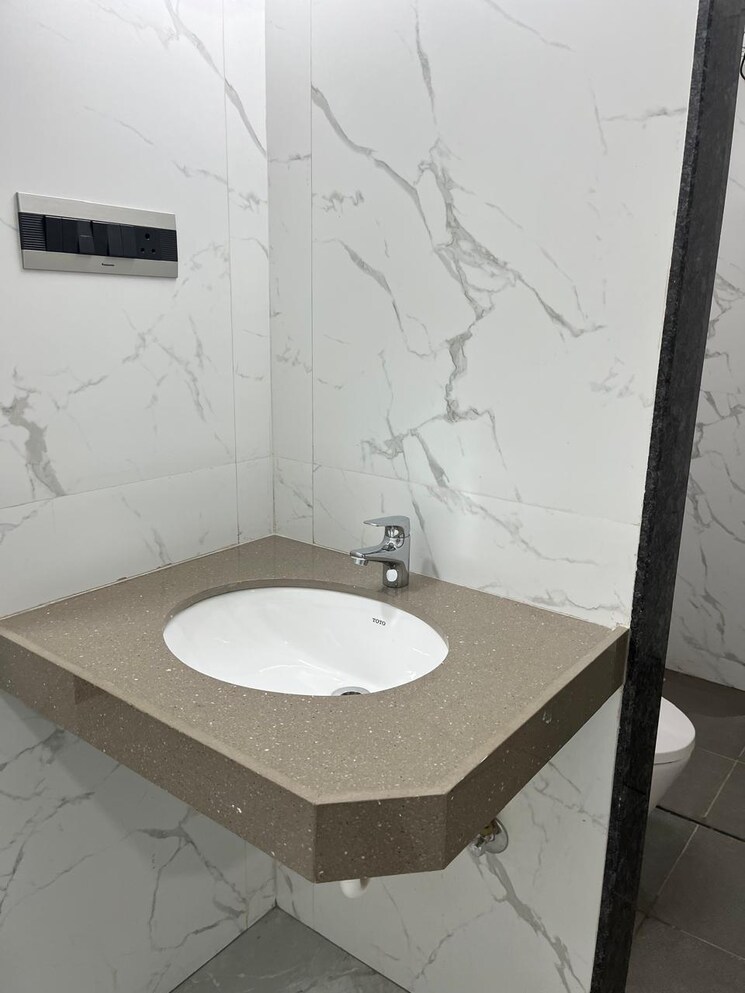 Bathroom, minal-chs-erandwane 2 Bedroom 810 Sq.Ft. Apartment In Erandwane Pune 8974759