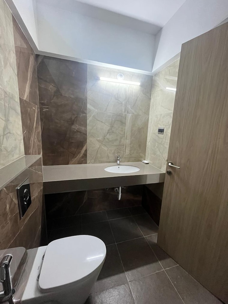 Bathroom, minal-chs-erandwane 2 Bedroom 810 Sq.Ft. Apartment In Erandwane Pune 8974759