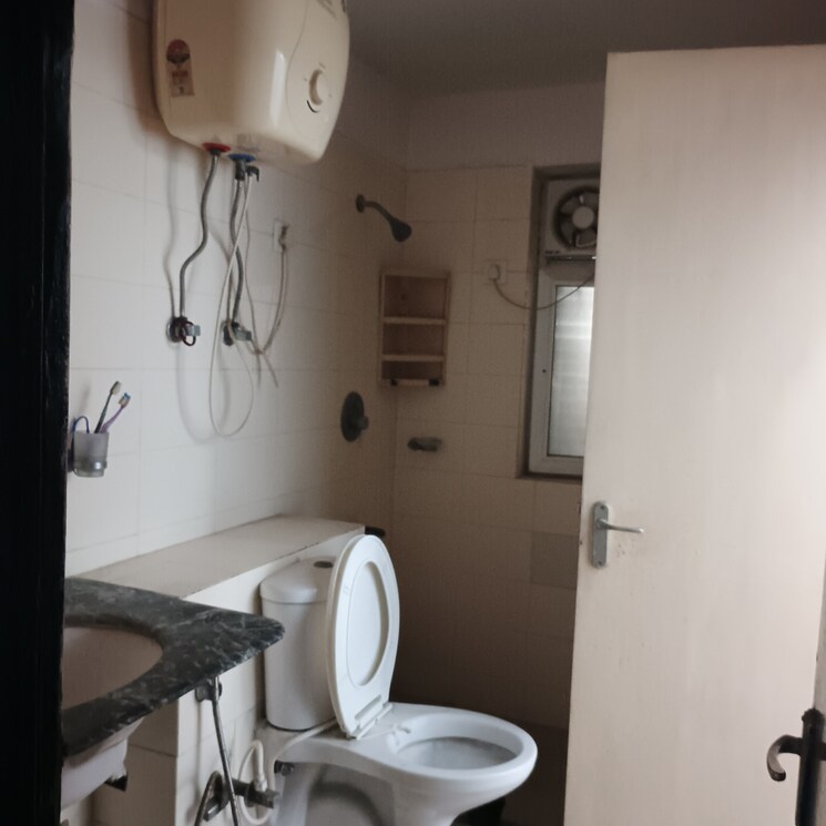 Bathroom, bptp-park-grandeura 3.5 Bedroom 2032 Sq.Ft. Apartment In Sector 82 Faridabad 8974798