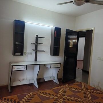 Room in 3.5 BHK Apartment at BPTP Park Grandeura, Sector 82 – for Rent