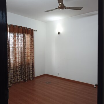 Room in 3.5 BHK Apartment at BPTP Park Grandeura, Sector 82 – for Rent