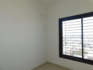 Room in 3 BHK Apartment at Krishna Nagar – for Sale