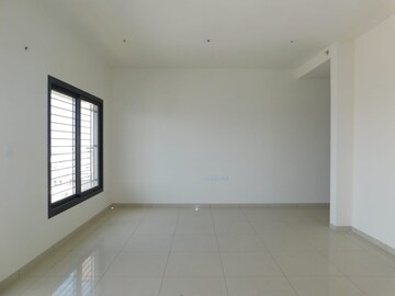 Room in 3 BHK Apartment at Krishna Nagar – for Sale
