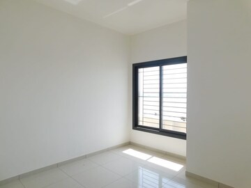 Room in 3 BHK Apartment at Krishna Nagar – for Sale