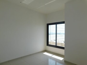 Room in 3 BHK Apartment at Krishna Nagar – for Sale