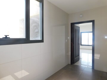 Room in 3 BHK Apartment at Krishna Nagar – for Sale