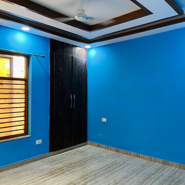 Room in 3 BHK Builder Floor at Srishti Greenfield Homes, Sector 42 – for Rent