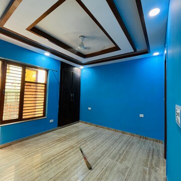 Room in 3 BHK Builder Floor at Srishti Greenfield Homes, Sector 42 – for Rent