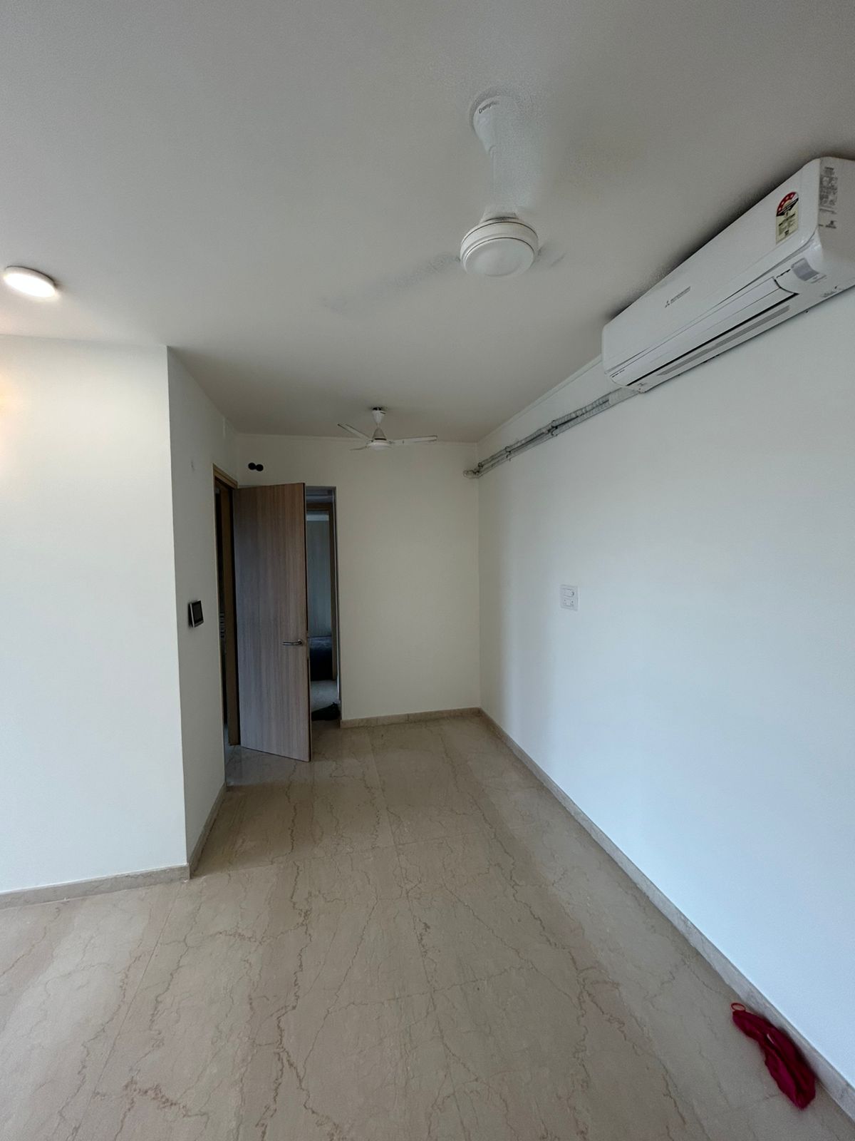 2 BHK Apartment For Rent in UK Iridium