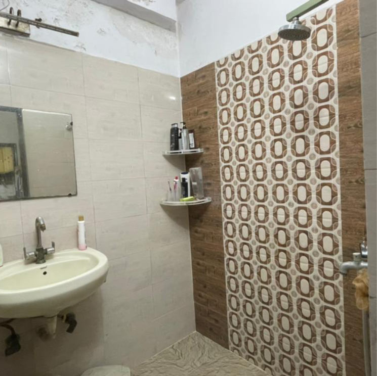 Bathroom, vaishali sector 5 3 Bedroom 1500 Sq.Ft. Builder Floor In Vaishali Sector 5 Ghaziabad 8974858