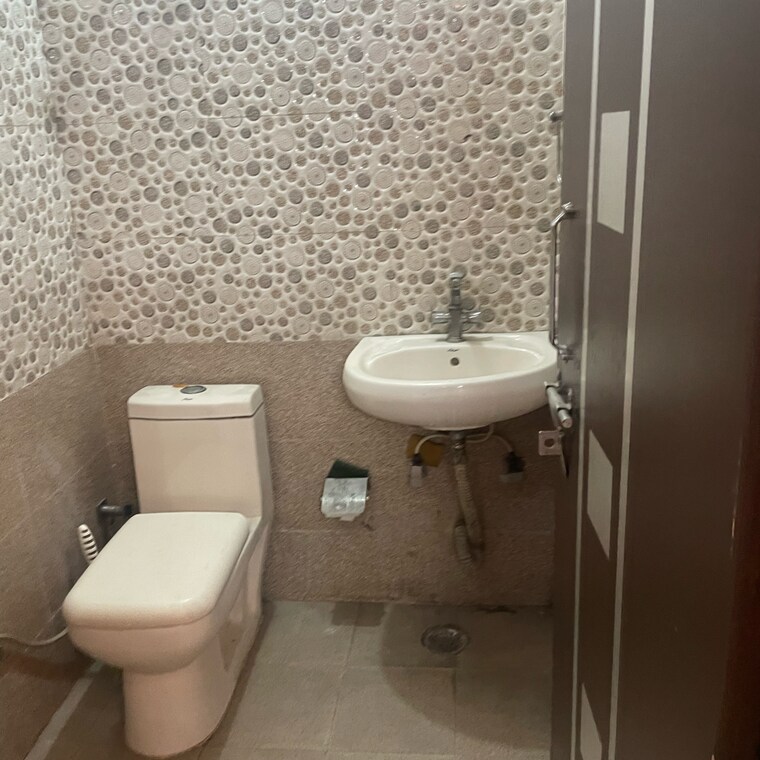 Bathroom, vaishali sector 4 3 Bedroom 1800 Sq.Ft. Builder Floor In Vaishali Sector 4 Ghaziabad 8974882
