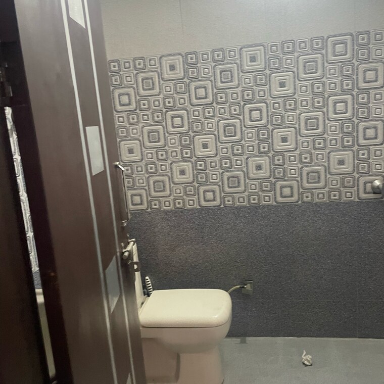 Bathroom, vaishali sector 4 3 Bedroom 1800 Sq.Ft. Builder Floor In Vaishali Sector 4 Ghaziabad 8974882