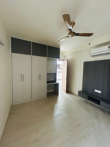 Room in 3 BHK Apartment at M3M Heights, Sector 65 – for Rent