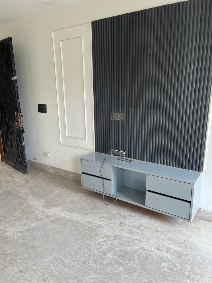 Balcony, punjabi bagh west 3 Bedroom 200 Sq.Yd. Builder Floor In Punjabi Bagh West Delhi 8974875