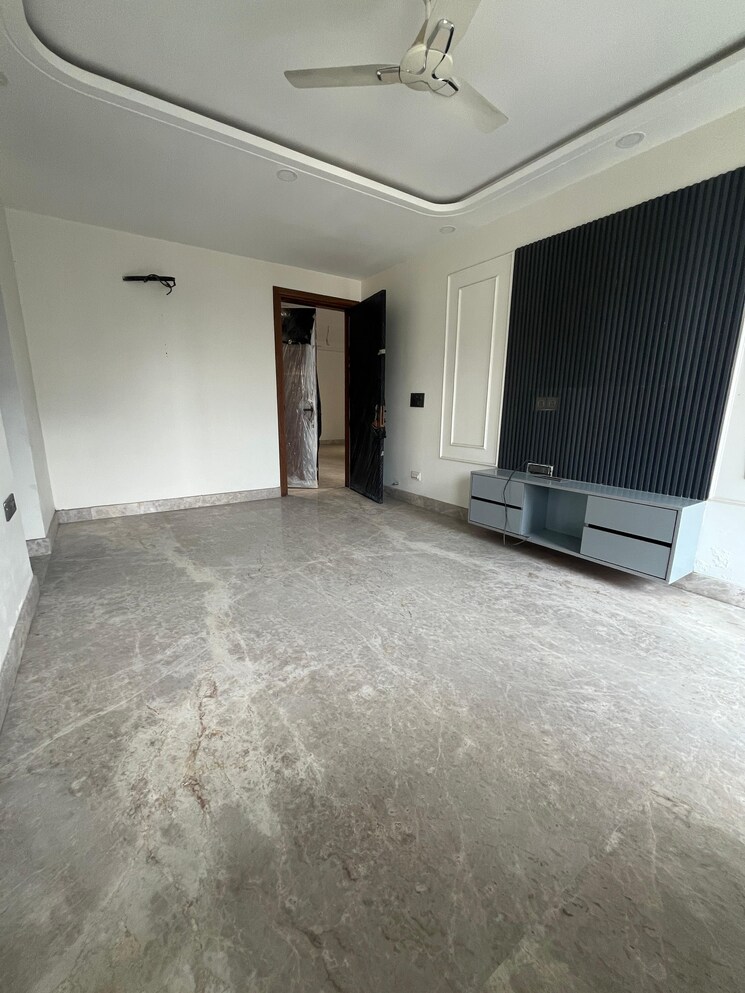 Room, punjabi bagh west 3 Bedroom 200 Sq.Yd. Builder Floor In Punjabi Bagh West Delhi 8974875