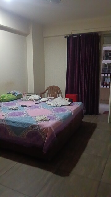 Bedroom in 4 BHK Apartment at Gaur City 4th Avenue, Sector 4 Greater Noida – for Rent