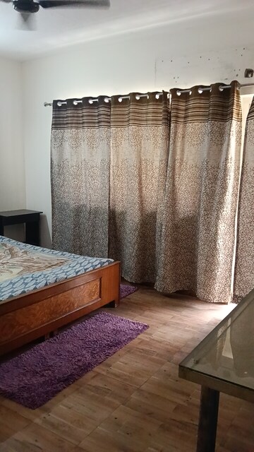 Bedroom in 4 BHK Apartment at Gaur City 4th Avenue, Sector 4 Greater Noida – for Rent