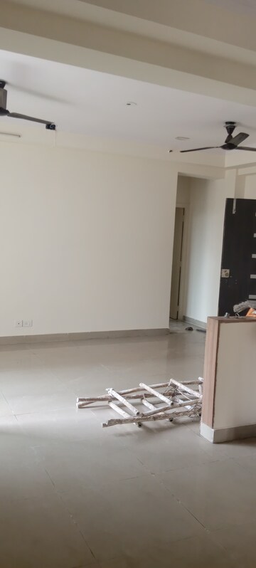 Furnished Amenities in 2 BHK Apartment at AIG Park Avenue, Sector 4 Greater Noida – for Rent