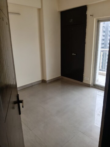 Room in 3.5 BHK Apartment at Anthem French Apartment, Sector 16b Greater Noida – for Sale