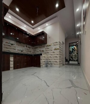 Room in 2.5 BHK Builder Floor at Sector 33 – for Sale