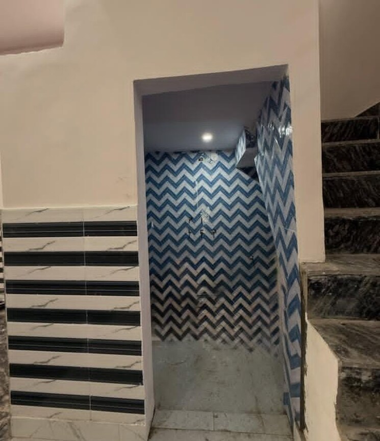 Bathroom, sector 33 2.5 Bedroom 2250 Sq.Ft. Builder Floor In Sector 33 Faridabad 8974944