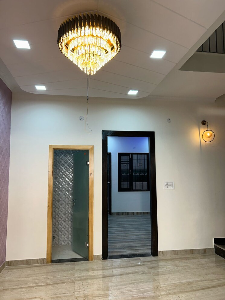 Room, sahastradhara road 3 Bedroom 2000 Sq.Ft. Builder Floor In Sahastradhara Road Dehradun 8974954