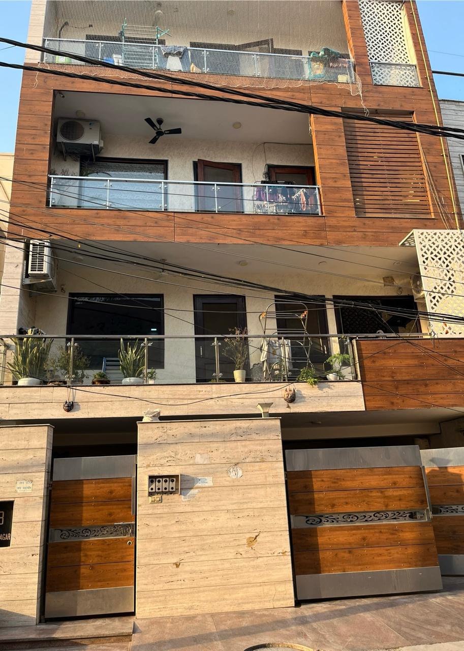 4 BHK + Servant Room Builder Floor For Sale in Punjabi Bagh West