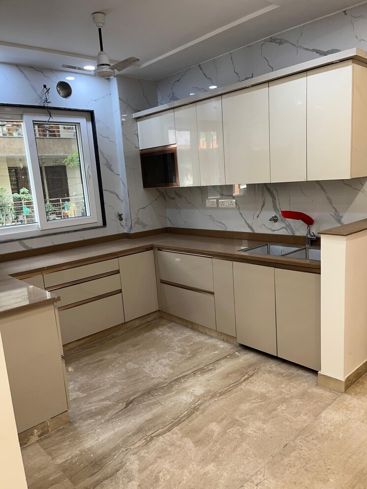 Kitchen, punjabi bagh west 4 Bedroom 470 Sq.Yd. Builder Floor In Punjabi Bagh West Delhi 8974951