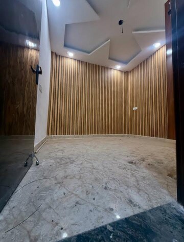 Bedroom in 3 BHK Builder Floor at Sector 30 – for Rent