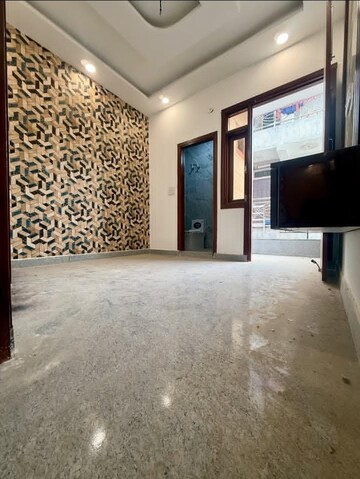 Room in 3 BHK Builder Floor at Sector 30 – for Rent