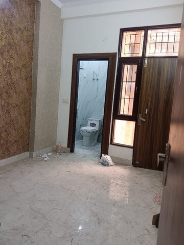 Room in 2 BHK Builder Floor at Vaishali Sector 3 – for Rent