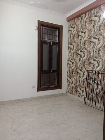 Room in 2 BHK Builder Floor at Vaishali Sector 3 – for Rent