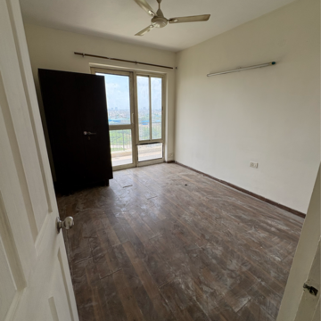 Room in 3 BHK Apartment at Piedmont Taksila Heights, Sector 37c – for Rent