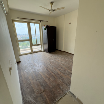 Room in 3 BHK Apartment at Piedmont Taksila Heights, Sector 37c – for Rent