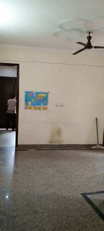 Room in 1 BHK Builder Floor at Mehrauli – for Rent