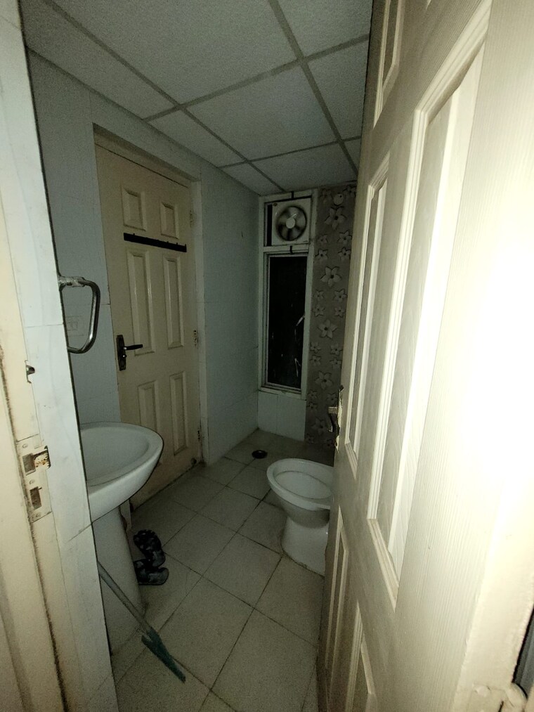 Bathroom, eros-sampoornam 3 Bedroom 1425 Sq.Ft. Apartment In Sector 2 Greater Noida Greater Noida 8975032